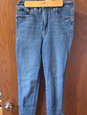 Good American Men’s Skinny Jeans in Medium Blue
